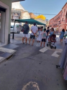 COMERCIO SALE A LA CALLE 10 DE AGOSTO