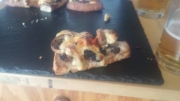 LA PIZARRA-TOSTA DE CHAMPIÑONES